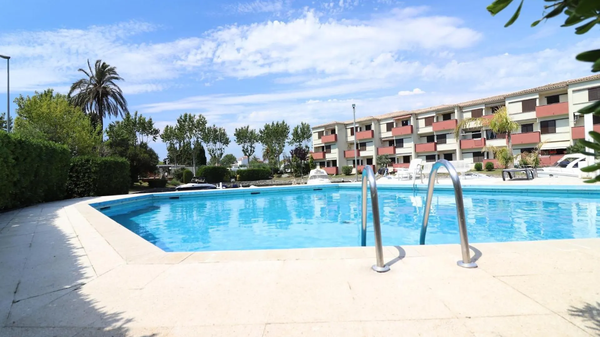 Great Apartment With View Эмпуриабрава