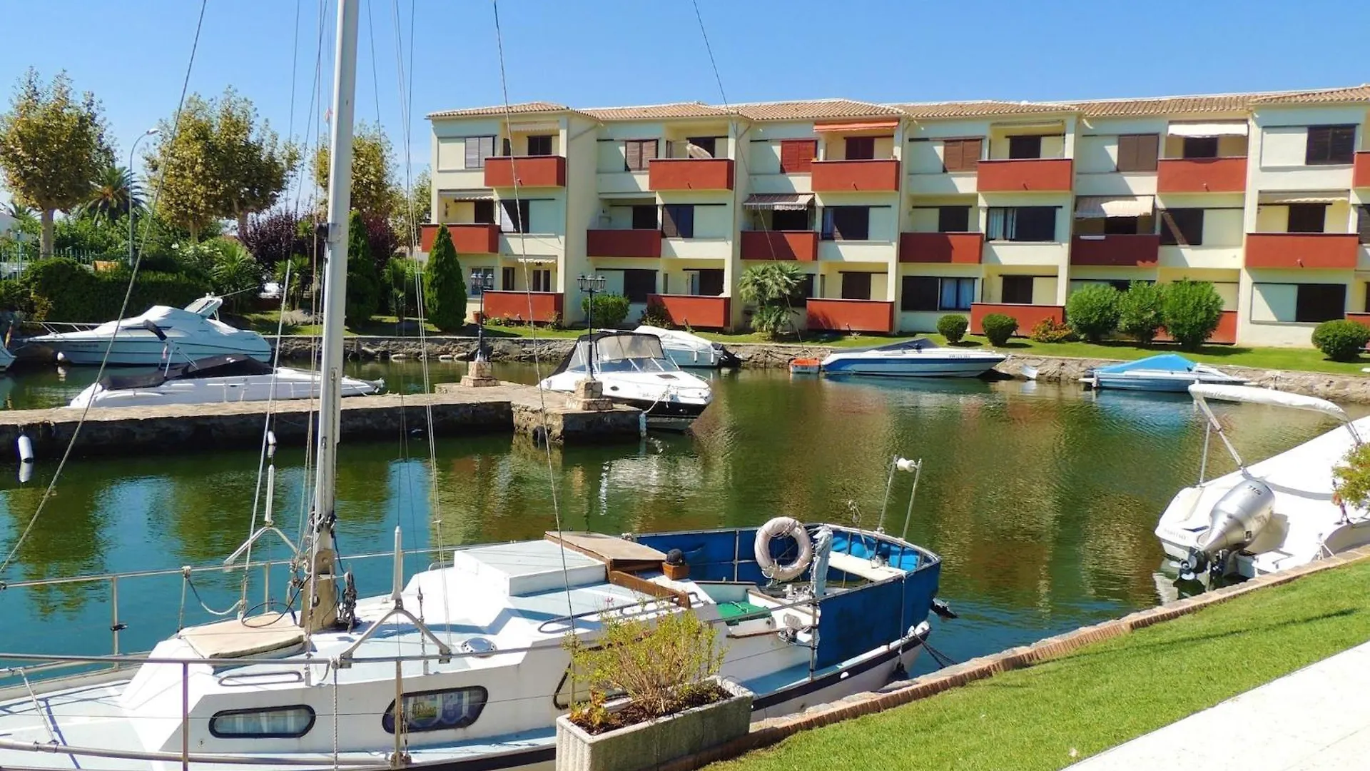Great Apartment With View Empuriabrava 0*,