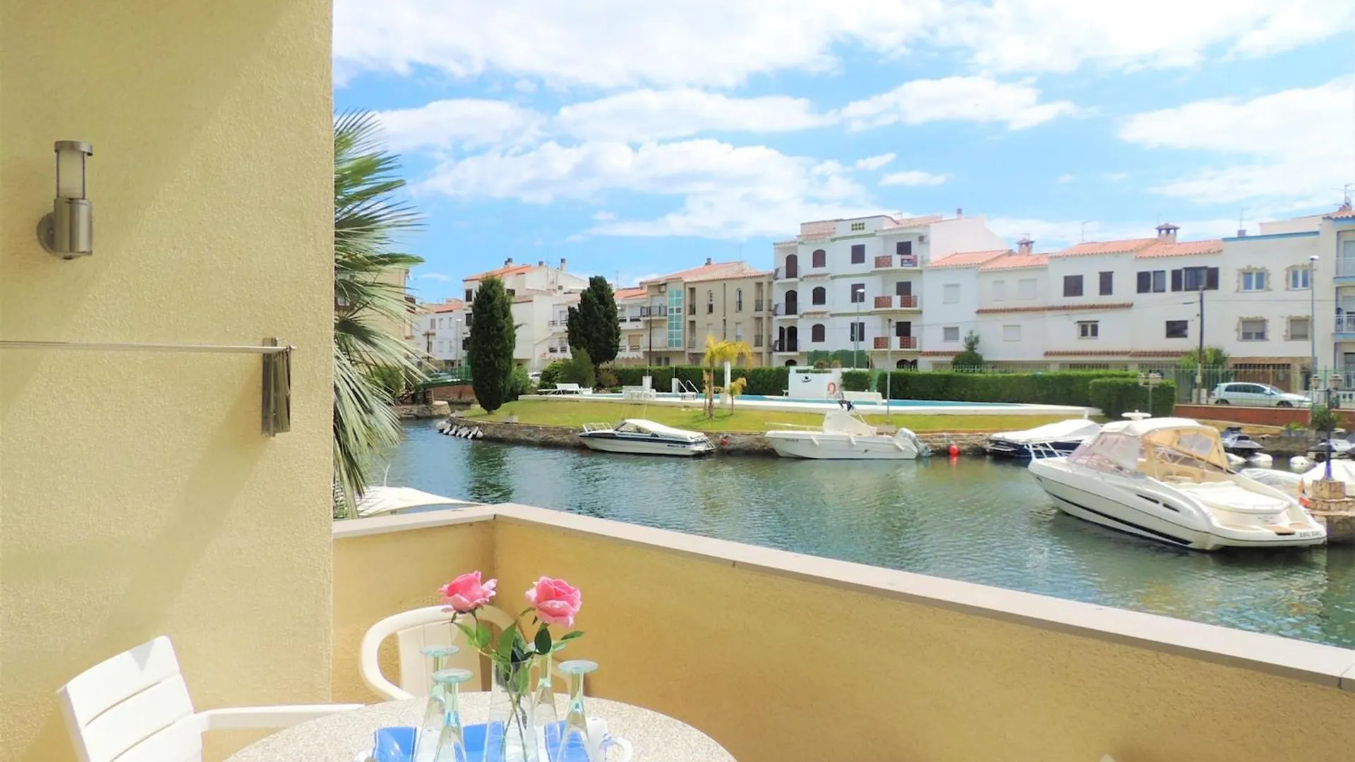 Great Apartment With View Эмпуриабрава