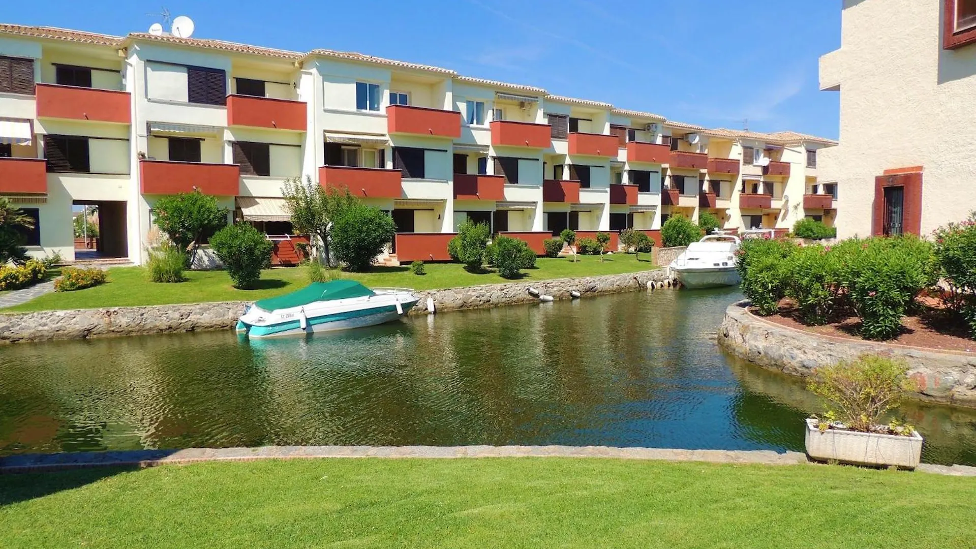 Great Apartment With View location