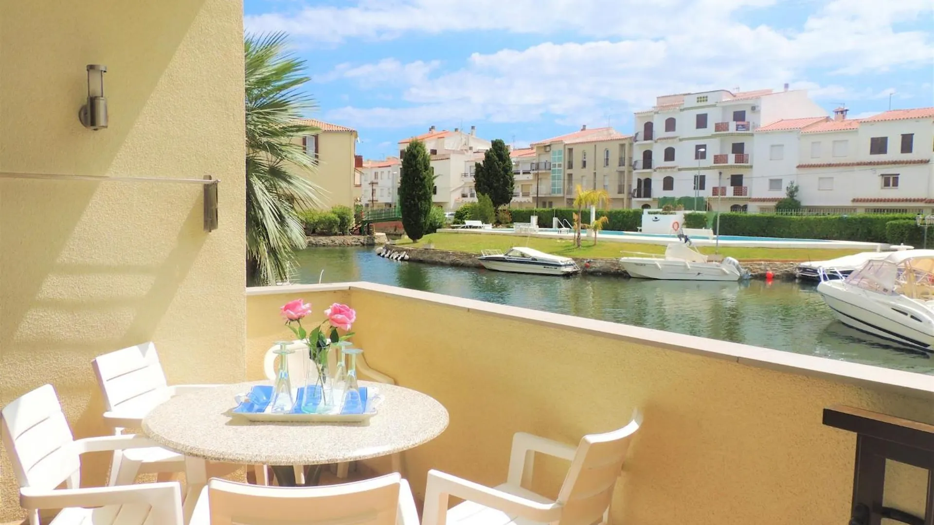 Great Apartment With View Эмпуриабрава